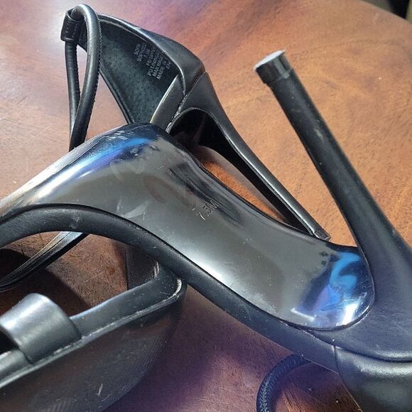 STEVE MADDEN STRAPPY LEATHER OPEN TOE HIGH HEEL SANDAL - Picture 7 of 16